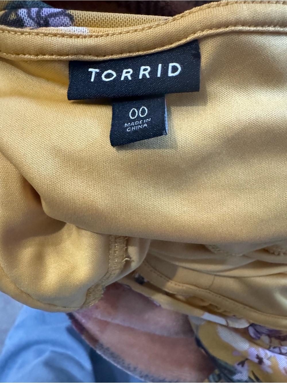 torrid Yellow Floral Ruched top - Picture 5 of 5